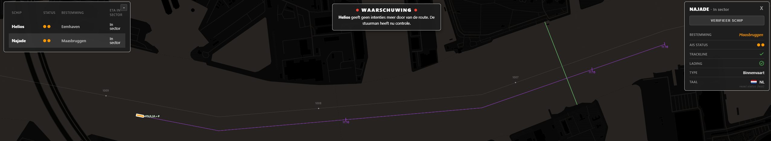 Weergave van de inkomende schepen en schip detail overlays en een gedeelde intentielijn, ook is er een waarschuwing te zien dat een schipper de controle heeft overgenomen